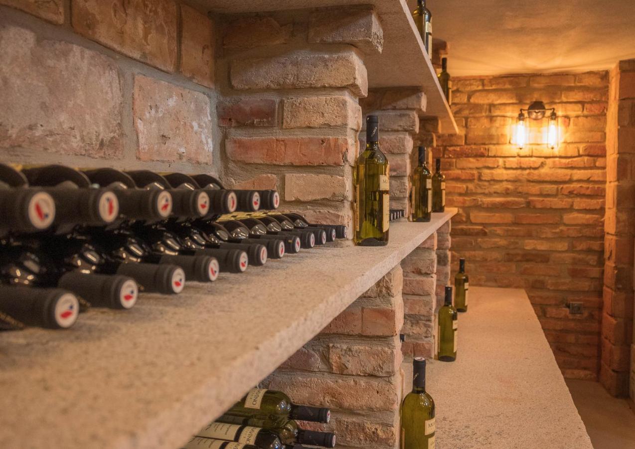 Veltlin Bed & Wine Hotel Valtice Kültér fotó