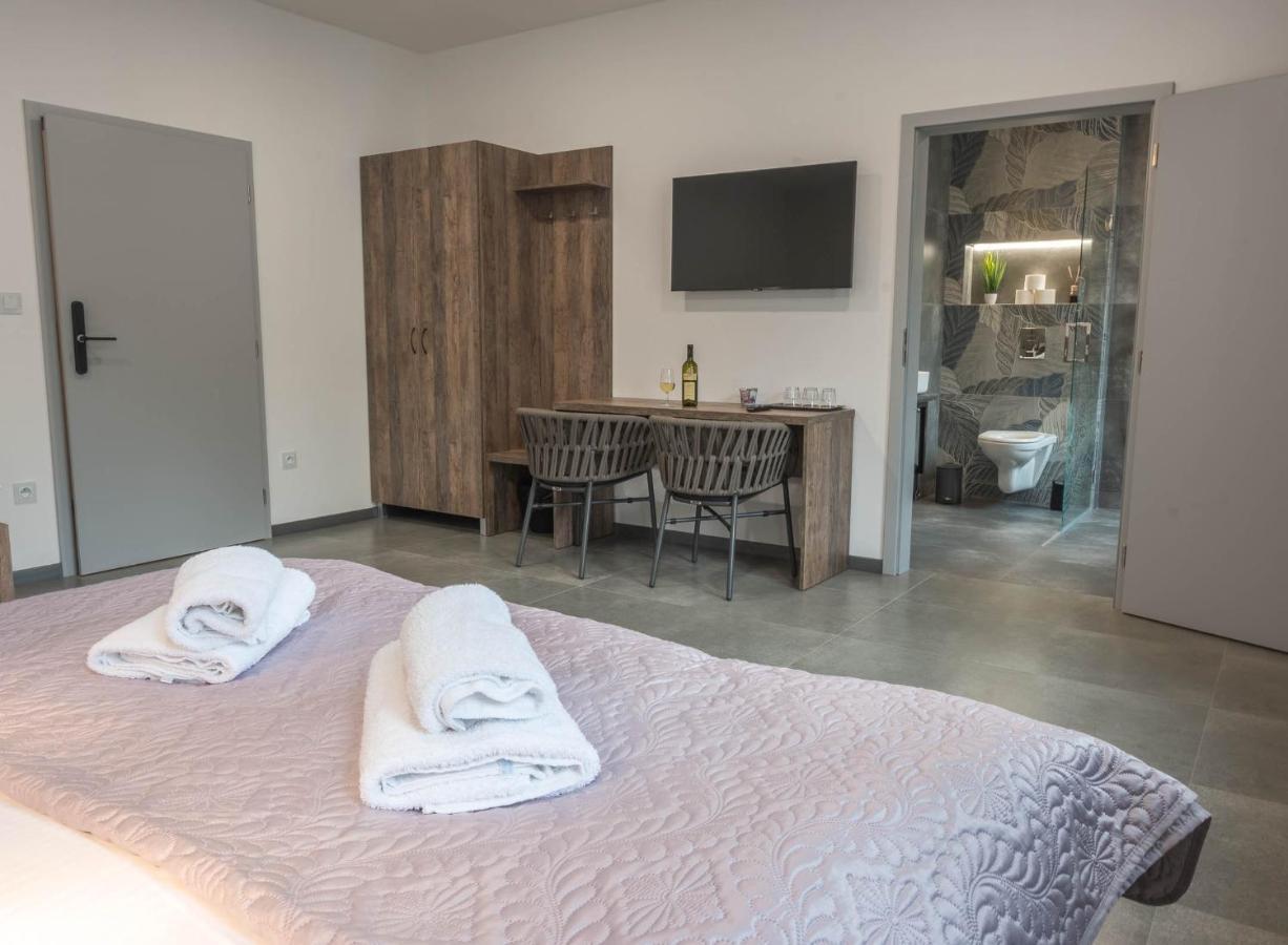Veltlin Bed & Wine Hotel Valtice Kültér fotó