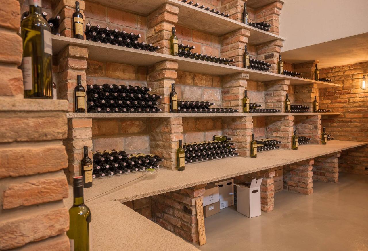 Veltlin Bed & Wine Hotel Valtice Kültér fotó
