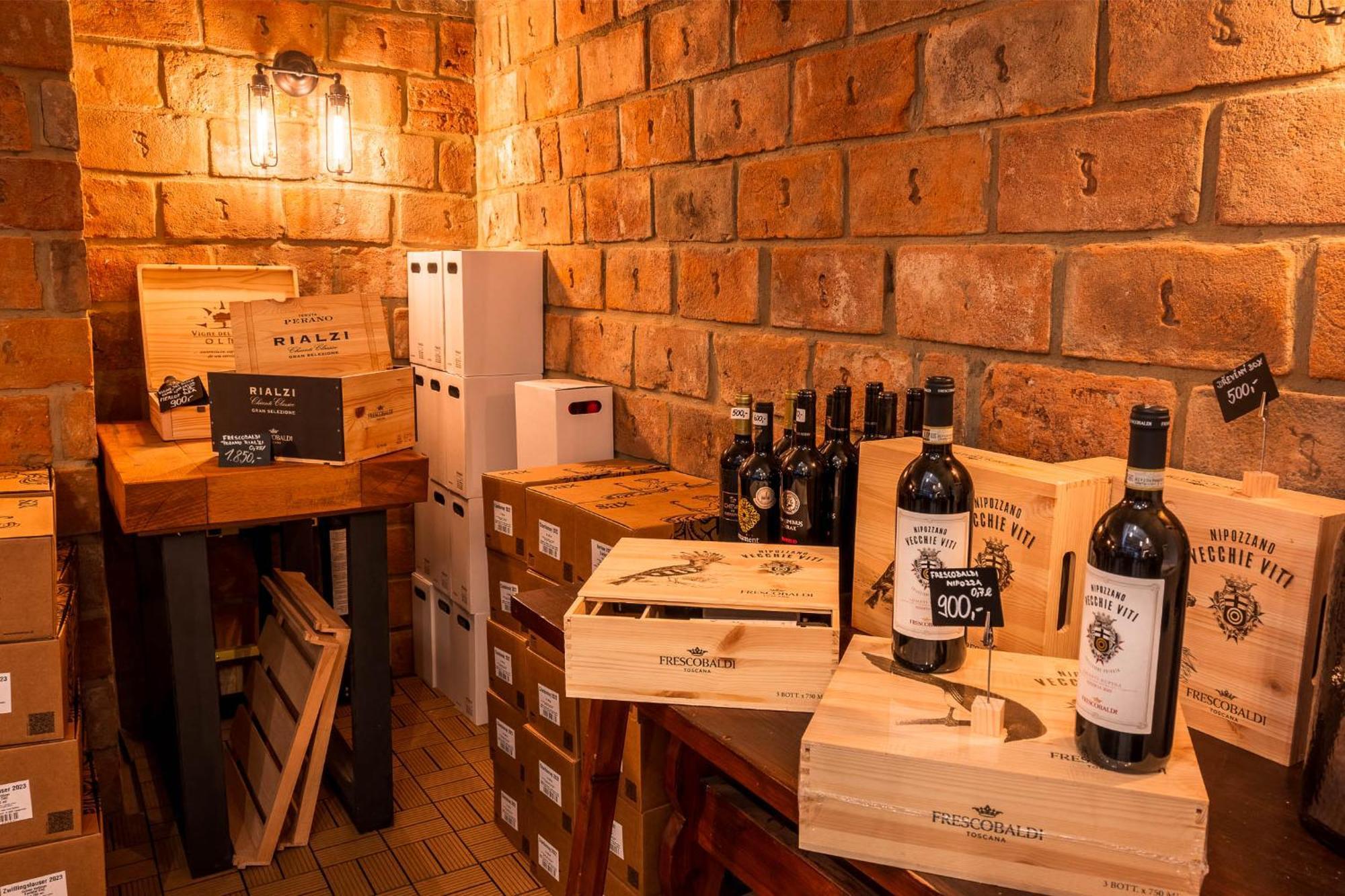Veltlin Bed & Wine Hotel Valtice Kültér fotó